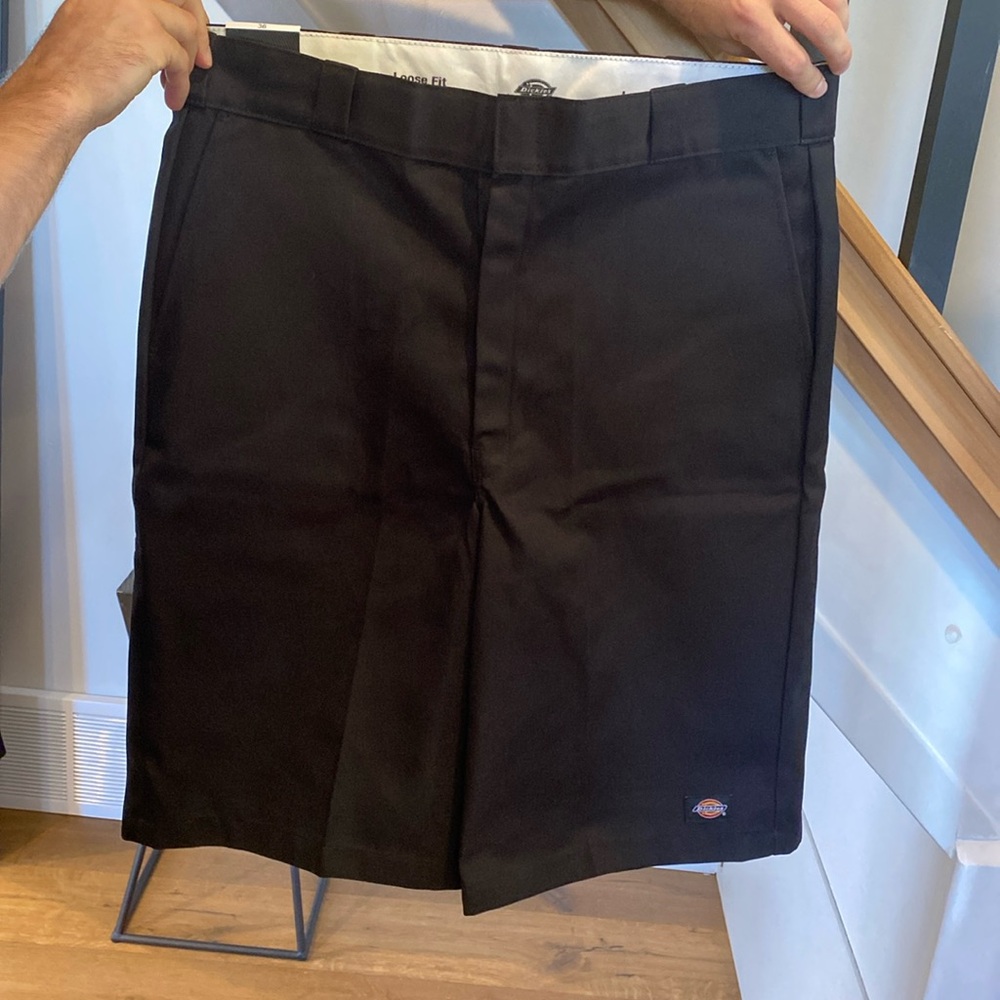 Black men’s new with tags dickies long shorts